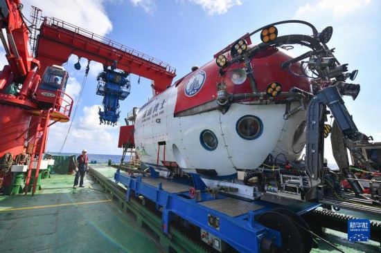 这是2023年5月26日在“探索一号”科考船上拍摄的“深海勇士”号载人潜水器，该潜水器用于水下考古数据采集。 新华社记者 蒲晓旭 摄